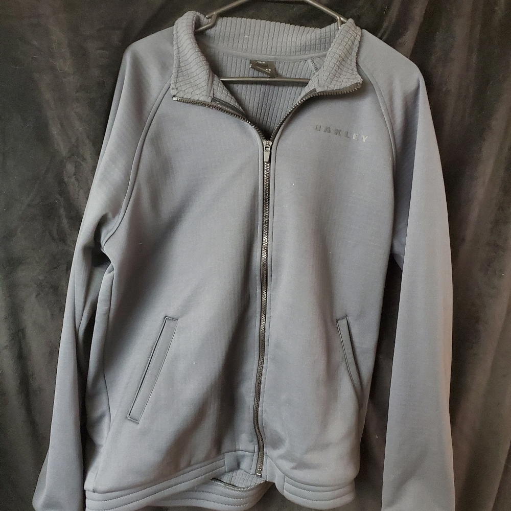 Oakley zip up